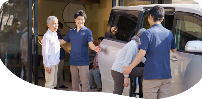 ３Ｐｏデイサービス 亀戸中央店はご自宅までの送迎ありなので楽々通えるのも安心ポイントです。